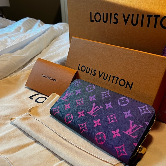 Authentic Louis Vuitton Fuchsia wallet. Limited edition collection 💞💞💞💞 - Picture 3 of 6